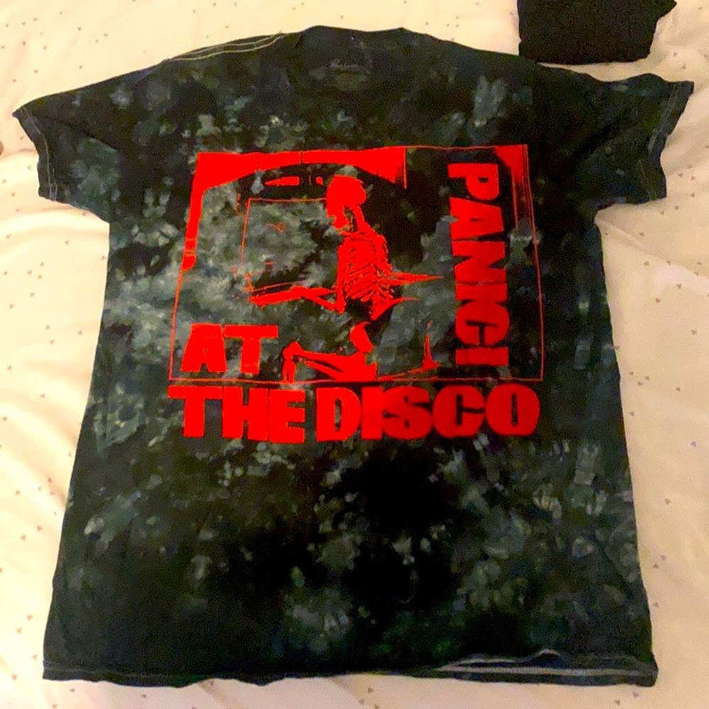 Vintage panic at the disco tee. Between navy and black.